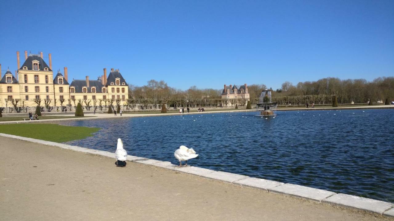 Studio Royal By Beds4Wanderlust - Place Du Marche Avec Parking Prive Fontainebleau Eksteriør billede