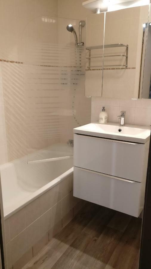 Studio Royal By Beds4Wanderlust - Place Du Marche Avec Parking Prive Fontainebleau Eksteriør billede
