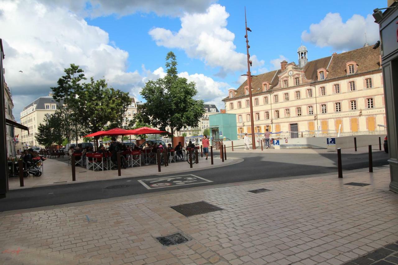 Studio Royal By Beds4Wanderlust - Place Du Marche Avec Parking Prive Fontainebleau Eksteriør billede