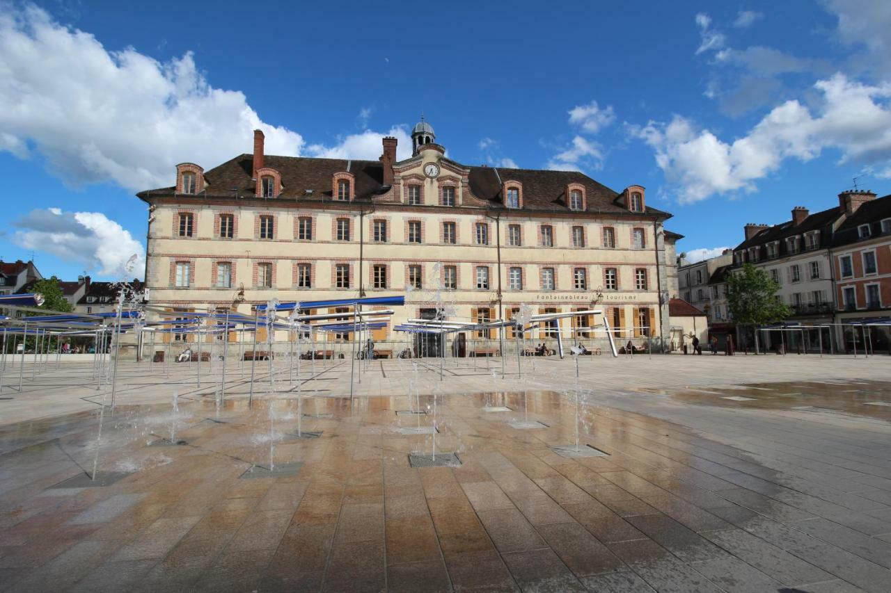 Studio Royal By Beds4Wanderlust - Place Du Marche Avec Parking Prive Fontainebleau Eksteriør billede