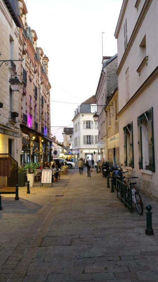 Studio Royal By Beds4Wanderlust - Place Du Marche Avec Parking Prive Fontainebleau Eksteriør billede