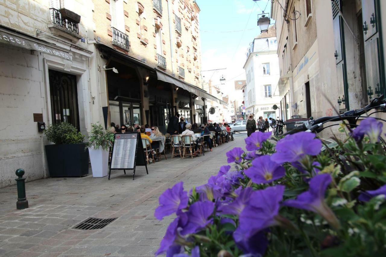 Studio Royal By Beds4Wanderlust - Place Du Marche Avec Parking Prive Fontainebleau Eksteriør billede